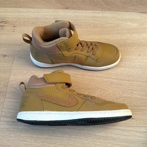 NIKE tennis shoes runners trainers size 2.5